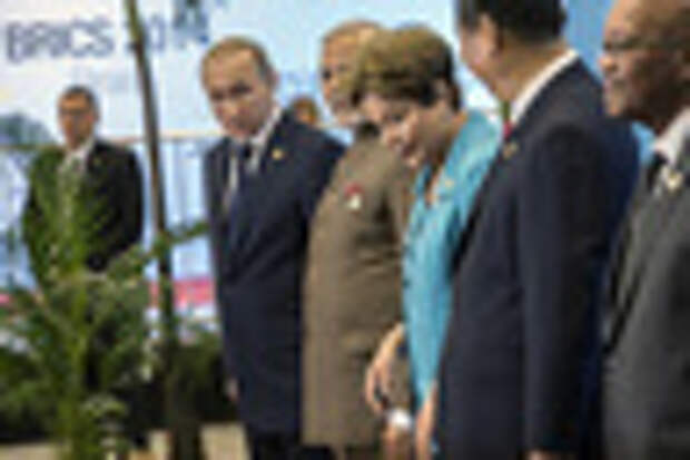 Владимир Путин, Нарендра Моди, Дилма Русеф, Си Цзиньпин, Джейкоб Зума во время встречи на саммите БРИКС