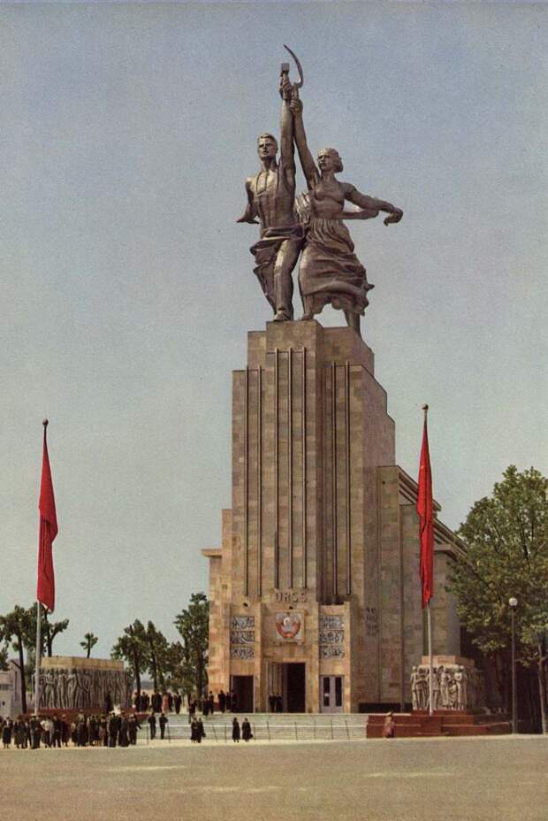 Павильон СССР на Всемирной выставке в Париже. Фото сыновей Прокудина-Горского. 1937 год.Pavilion of the USSR at the Exposition Internationale in Paris, 1937. Photo by Prokudin-Gorsky bros.