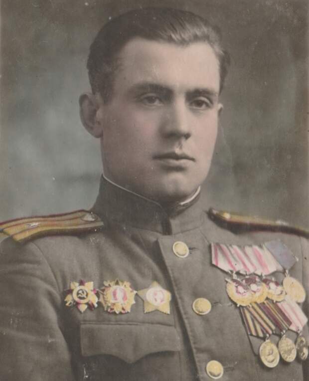 Майор Александр Харичев в 1945 году не мог представить, какую жестокую обиду нанесут ему после войны.