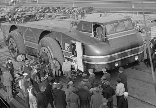 На пристани в Бостоне, ноябрь 1939 года. На пристани в Бостоне, ноябрь 1939 года. Snow Cruiser, вездеход, история