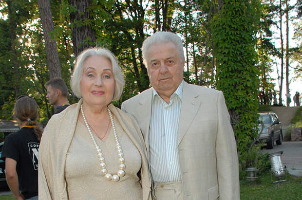 Михаил Танич с супругой.