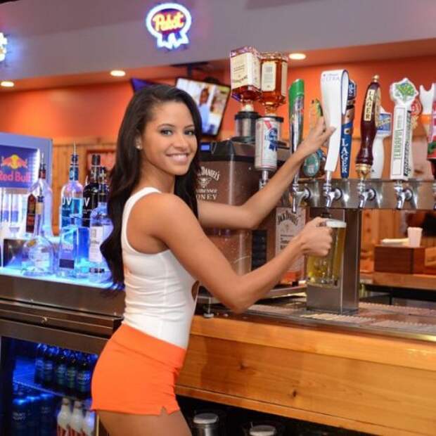 Девушки "Hooters" (28 фото)