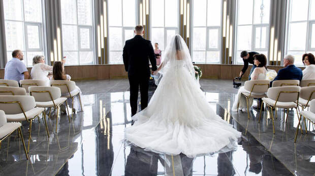 Ракова объявила об увеличении времени работы ЗАГСов в "красивые даты"