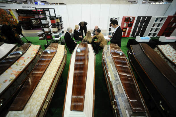 Выставка похоронной моды в Москве (50 фото)