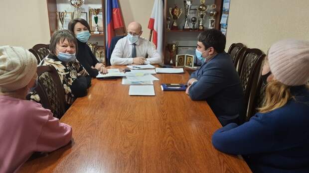 Глава администрации Сакского района Владимир Сабивчак провёл очередной прием граждан, как в режиме телефонной линии, так и личный