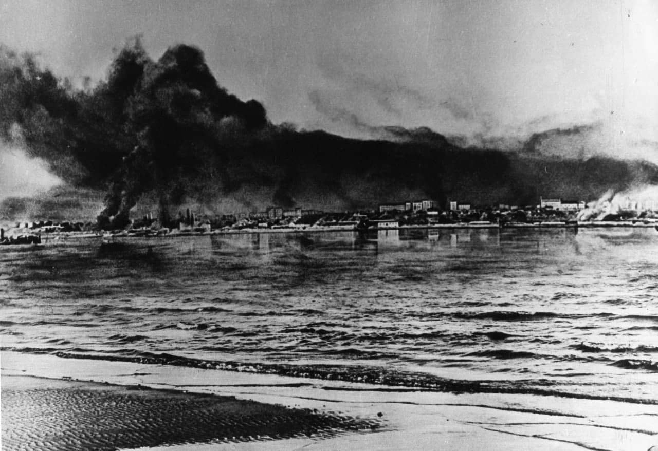 Сталинград в огне. Конец августа 1942 года. Сталинград в огне. Конец августа 1942 года.
