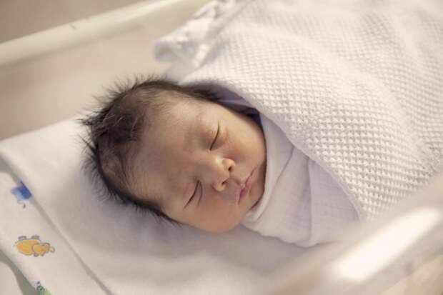 2.Hình-ảnh-ấn-tượng-của-người-mẹ-đầy-ngạc-nhiên-khi-biết-tin-sau-khi-sinh-nhịp-tin-tức-online-1537x1024