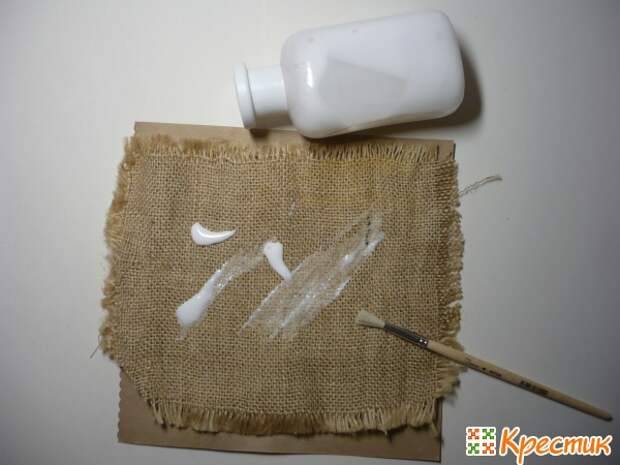 Покроем мешковину клеем