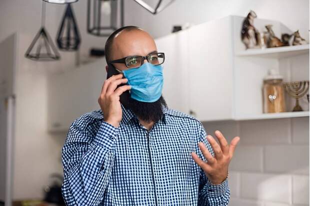 Сотрудников, работающих в опасных условиях, могут отстранить от работы, если их борода мешает надевать противогаз или маску.