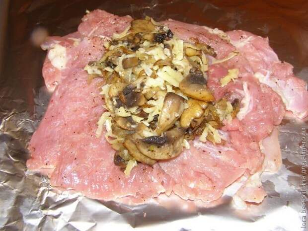 Оригинальный рецепт из мяса птицы. Голень индейки, фаршированная грибами