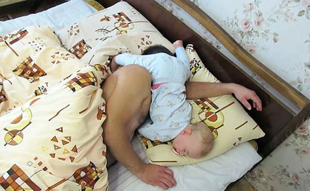 детишки издеваются над родителями