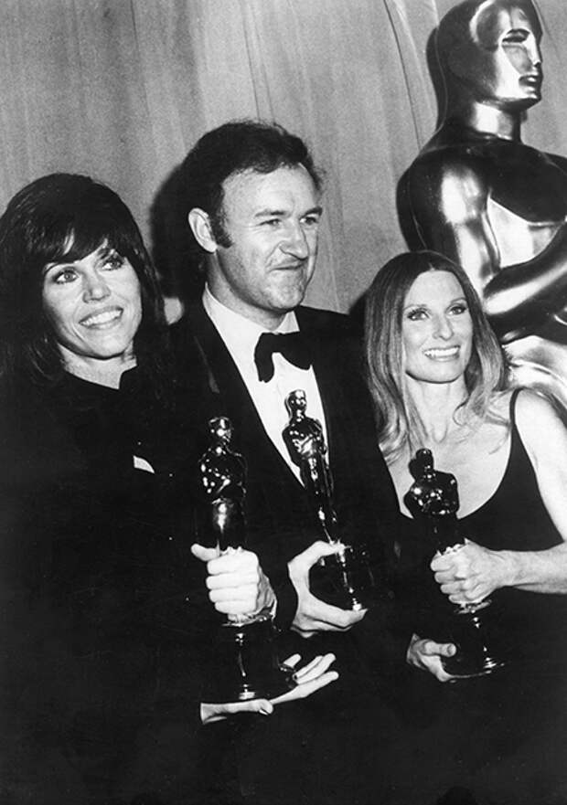 Джейн Фонда, Джин Хэкмен и Клорис Личмен на премии "Оскар" в 1971 году