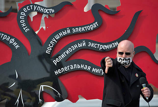 Член координационного совета российской оппозиции от националистов, журналист Константин Крылов на общероссийской акции «Визам — да!»