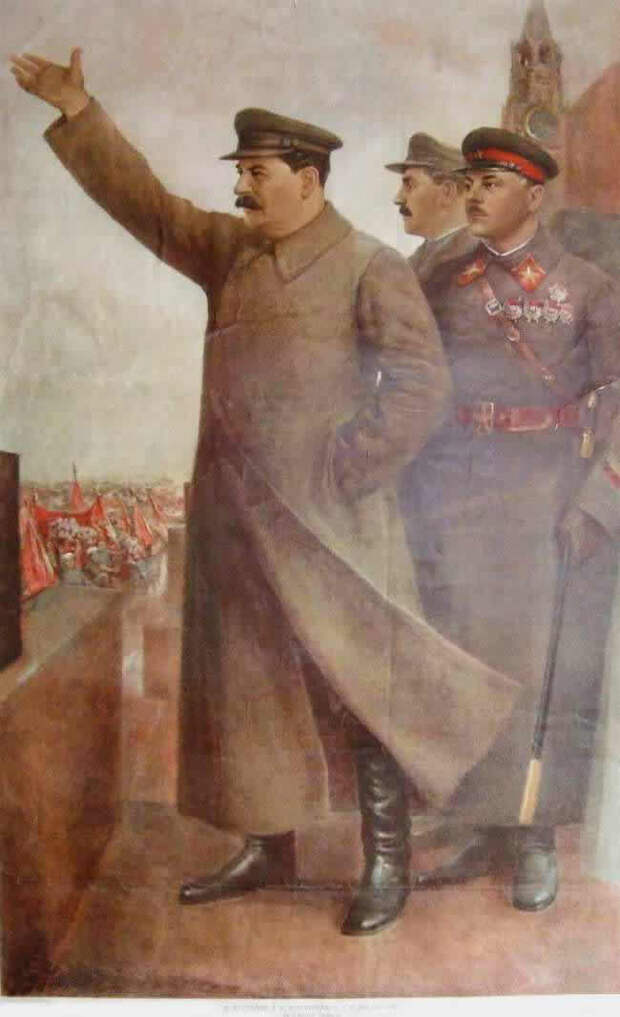 И. В. Сталин, К. Е. Ворошилов и Л. М. Каганович на Красной площади (1939 год)