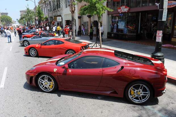 Слет обладателей автомобилей Ferrari в Колорадо (61 фото) Слет обладателей автомобилей Ferrari в Колорадо (61 фото)