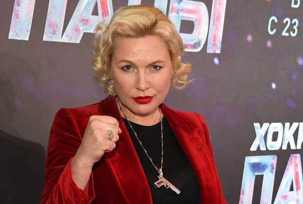 Российская чемпионка мира по боксу отпраздновала 50-летие в откровенном виде