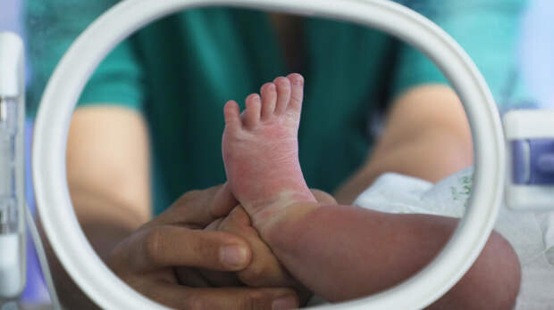 Mirror: британка впала в кому после празднования 18-летия и очнулась беременной