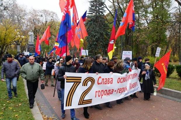 Горстка смельчаков вышла на антибандеровский марш в Киеве Горстка смельчаков вышла на антибандеровский марш в Киеве