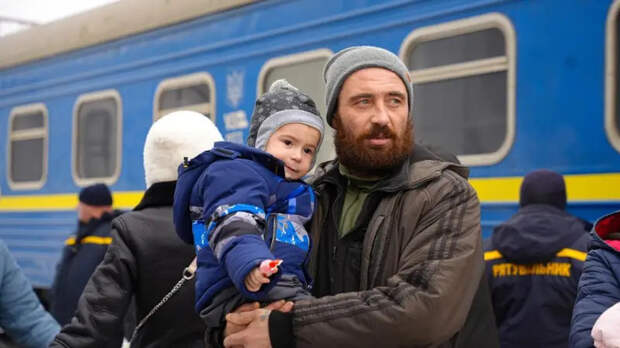 «Один большой кишлак»: Киев массово завозит мигрантов на замену погибшим украинцам