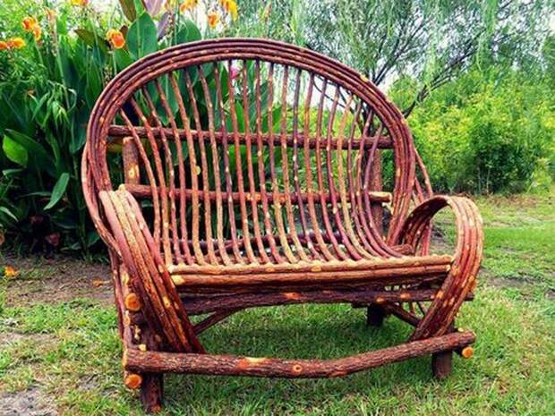 Скамейки из корней и веток: простые и неординарные решения