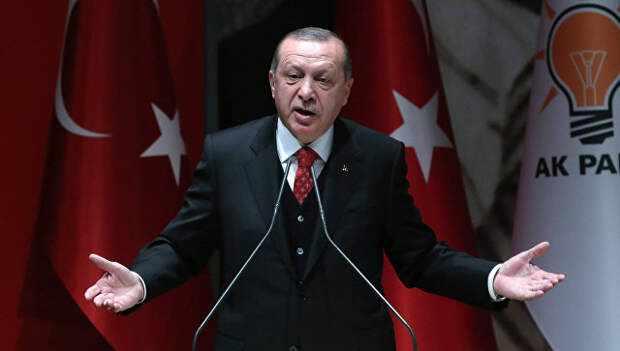 Президент Турции Тайип Эрдоган выступает в Анкаре перед главами региональных отделений правящей Партии справедливости и развития. 17 ноября 2017