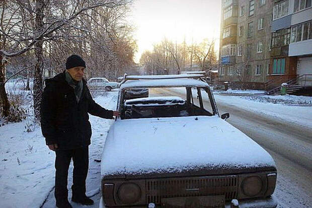 Дедушке, у которого сожгли машину, омичи купили другую - Фото 1 Дедушке, у которого сожгли машину, омичи купили другую - Фото 1