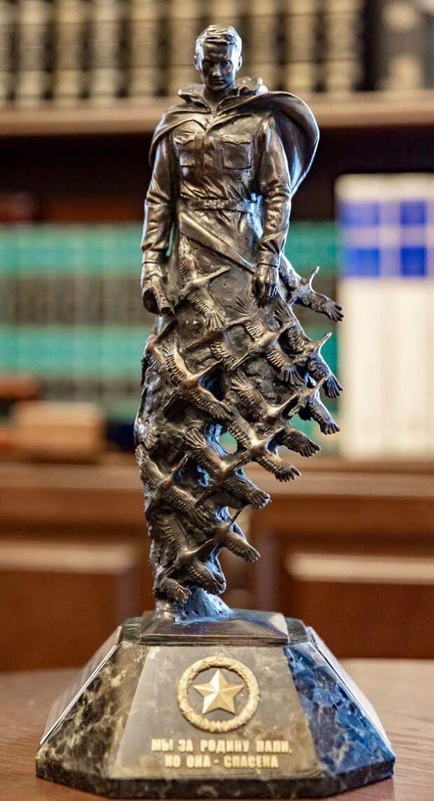 Инициатор создания Ржевского мемориала получил символичный подарок на 80-летие