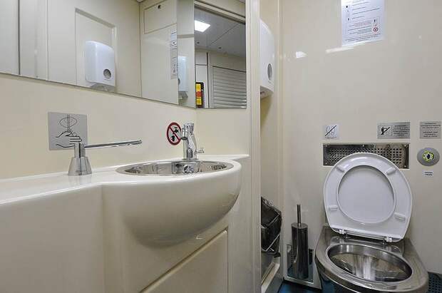Usb, розетки и беспроводной интернет: Привычные туалеты исчезнут из российских поездов