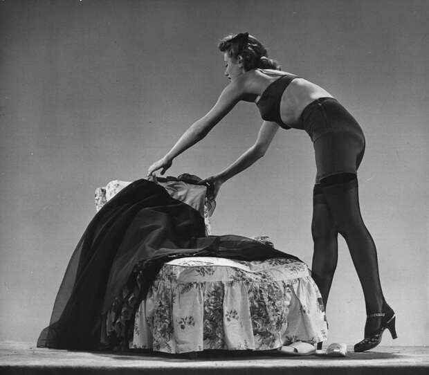 Фотомодель в колготках, 1942 год