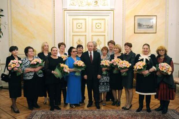 Владимир Путин встретился в Кремле с женщинами, чьи дети добились выдающихся результатов в искусстве, науке, спорте, а также были удостоены званий Героя России.
