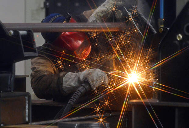 Поздравления с Днем машиностроителя в 2026 году: идеи для красивых и душевных пожеланий в стихах и прозе