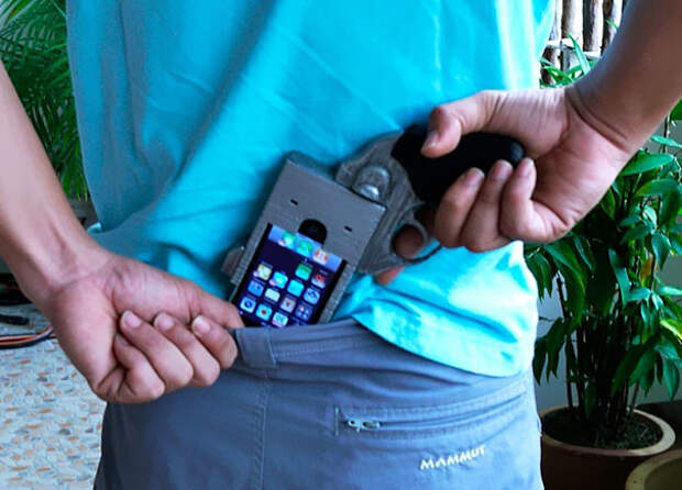 XX-Of-The-Most-Creative-Phone-Cases-Ever17__605