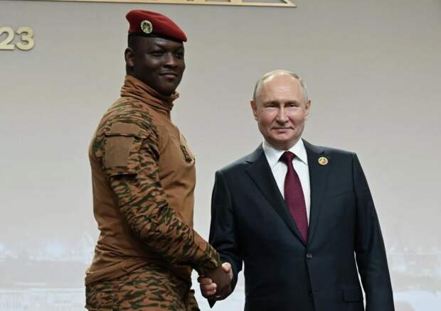 Рано с утра поступила личная просьба в адрес Владимира Путина о необходимости создании военной базы за рубежом – и в конце дня уже шло активное обсуждение того, как обустроить данный объект.
