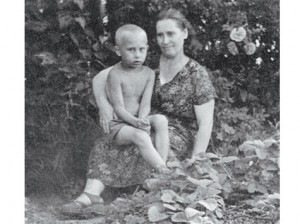 Владимир Путин с мамой Владимир Путин с мамой
