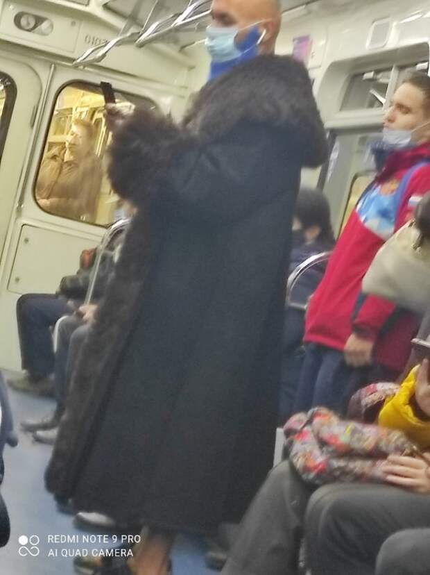 мужчина в шубе