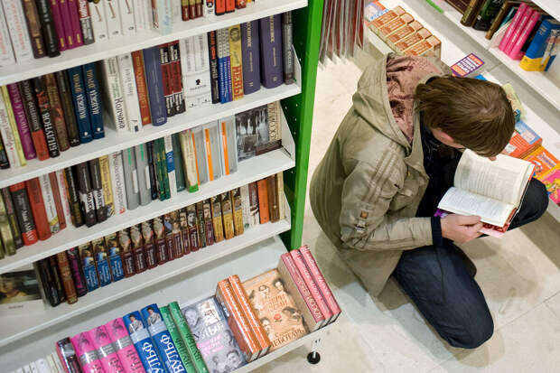 ТАСС: Ремарк и Корелли обошли по популярности современных писателей в 2025 году