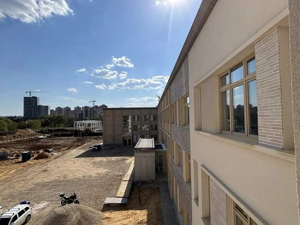 В ЖК "Суворовский-2" продолжается строительство школы на 1 100 мест