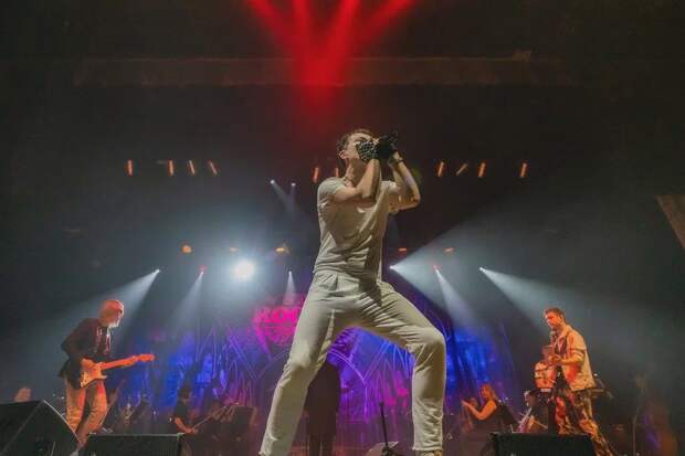 Шоу «Легендарные хиты Queen & Scorpions с симфоническим оркестром» в Государственном Кремлёвском дворце