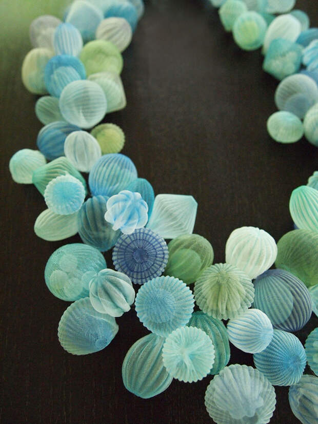 translucent-fabric-jewerly-japan-sculptures-mariko-kusumoto-5