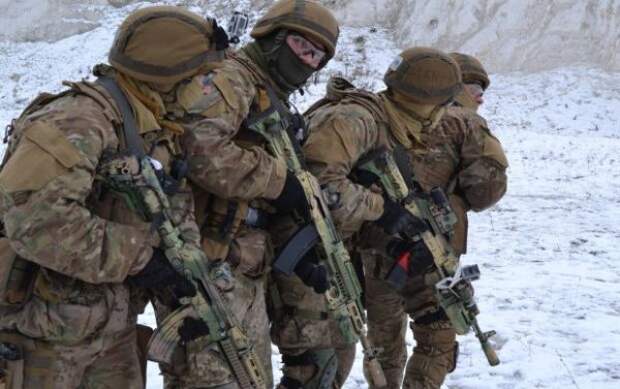 Украина сосредоточила военные группировки на границе с Крымом и Приднестровьем 