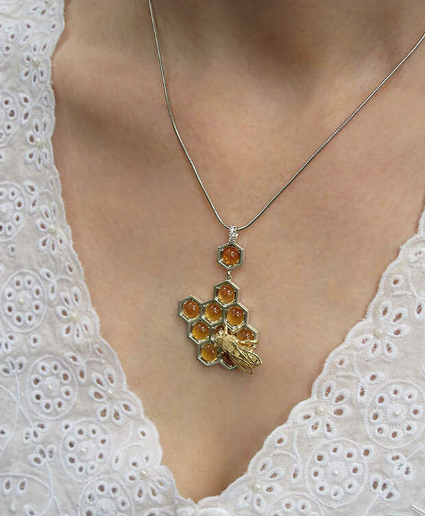 honeycomb-jewelry-bee-winged-lion-9