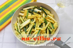 Паста с цукини и вялеными помидорами