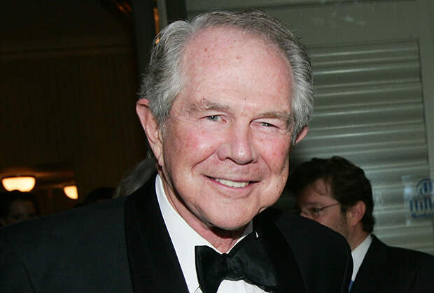 Pat Robertson, Televangelist and Longtime 700 Club Host, Dead at 93