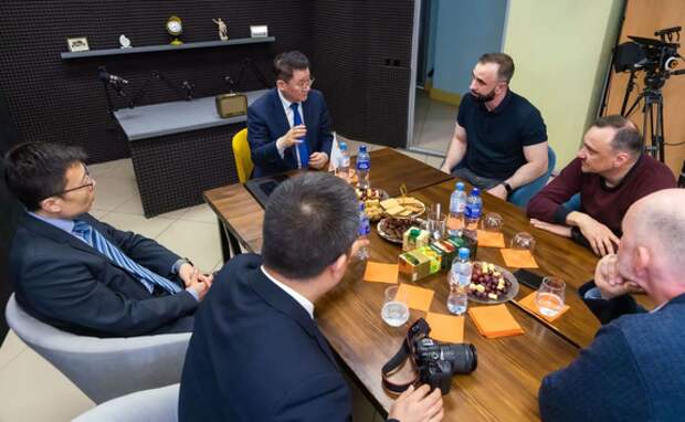 Генконсул КНР в Екатеринбурге побывал в гостях у челябинского медиахолдинга