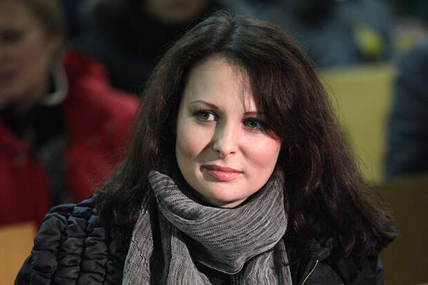 Скорбящая Ольга Погодина обратилась к покойному Алексею Пиманову на прощании: "Я очень надеюсь, что смогу воспитать нашу доченьку"