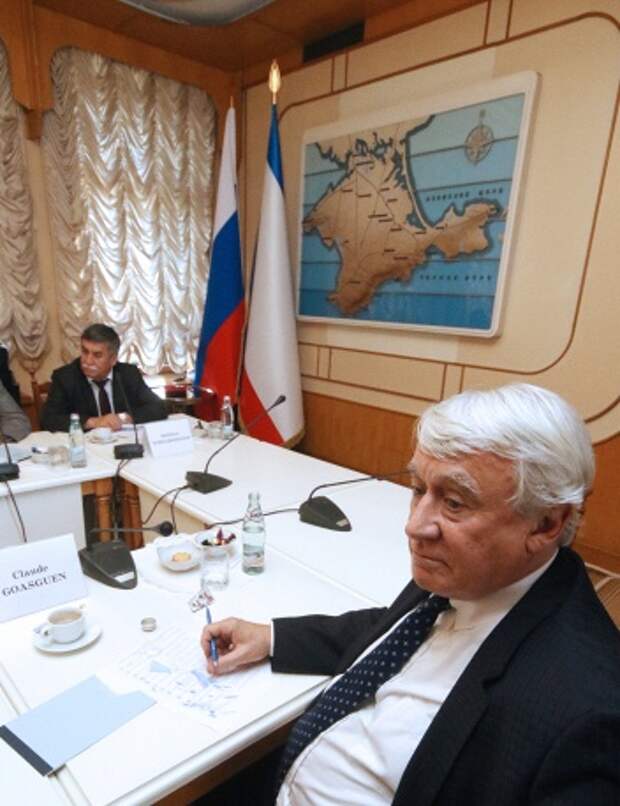 Депутат французского парламента Клод Госген во время встречи делегации французских депутатов со спикером парламента Крыма Владимиром Константиновым и депутатами Госсовета Крыма