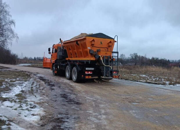 ﻿В Туле 10 января продолжается уборка дорог и тротуаров