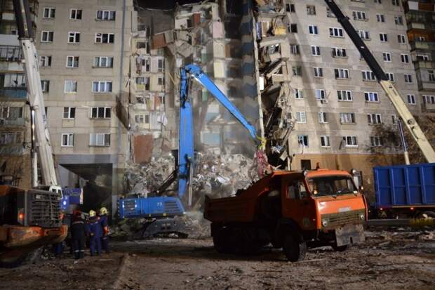 «Услышали плач». Из-под завалов дома в Магнитогорске спасли младенца