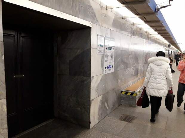 Зачем в Питерском метро станции с дверями? интересно, метро, транспорт