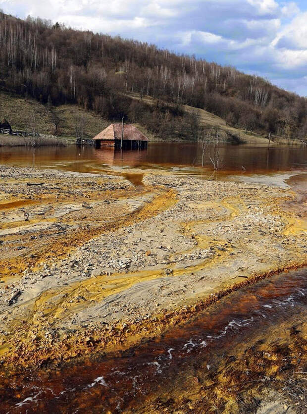Geamana08 Румынская деревня, на месте которой образовалось токсичное озеро